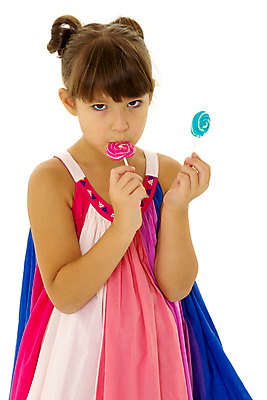 포토 JPG 해외이미지 백인 모델 헤어스타일 드레스 옷 여자 행복 어린이 음식 장난 디저트 막대사탕 사탕 한명 서기 사람 여름 컬러풀 뷰티 유행 줄무늬 흰색 표현 잡기 쌍 우아함 핥기 먹기 여름옷 고립 스타일 해외포토 서양인 1 계절 감정 컬러 컨셉 무늬 모션 파일형식 여름_계절 이미지허브