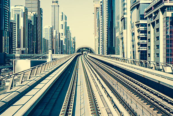 포토 JPG 해외이미지 외관 도로 여행 비즈니스 중동 건축양식 교통시설 하늘 미래 새로움 거리 사람없음 건물 도시풍경 탑 고층빌딩 기차 도시 고속도로 도심 전철 역 장면 아라비아 승객 동쪽 단상 아랍에미리트 두바이 선로 해외포토 건축물 건축 나라 길 육상교통 교통 컨셉 대중교통 풍경 빌딩 방향 시설 파일형식 이미지허브