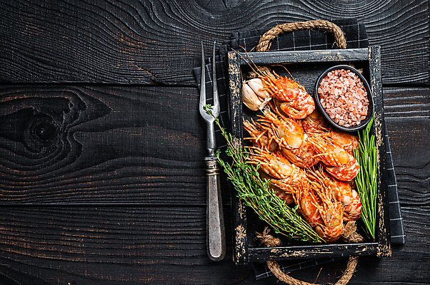 포토 JPG 해외이미지 그릇 포크 검은배경 실내 마늘 사람없음 해물요리 허브 해산물 새우요리 나무쟁반 카피스페이스 핑크솔트 해외포토 식물 식기 음식 백그라운드 채소 새우 쟁반 내부 목재 검은색 공백 소금 파일형식 이미지허브