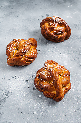 포토 JPG 해외이미지 전통 음식 백그라운드 크리스마스 디저트 나선형 덴마크 스웨덴 사람없음 목재 갈색 케이크 검은색 어둠 흰색 대접 신선 달콤 아침식사 설탕 굽기 반죽 브런치 롤 번 스칸디나비아 시나몬 페스츄리 핸드메이드 해외포토 나무 기념일 빵 컬러 무늬 재료 북유럽 식사 맛 구이 파일형식 이미지허브