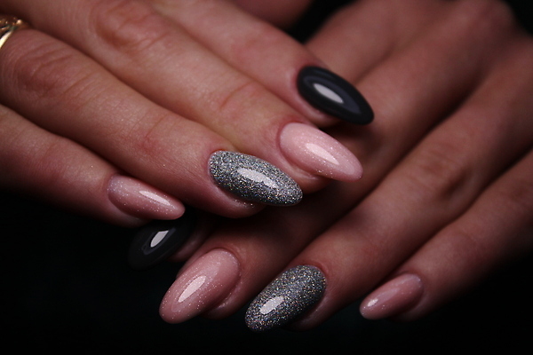 포토 JPG 해외이미지 손 디자인 여자 백그라운드 신체 손가락 미술 사람없음 치료 청춘 뷰티 유행 상점 검은색 흰색 못 우아함 손톱관리 그림 고립 돌봄 해외포토 컬러 컨셉 의학 모션 문화예술 사람 신체부위 공구 네일아트 파일형식 이미지허브