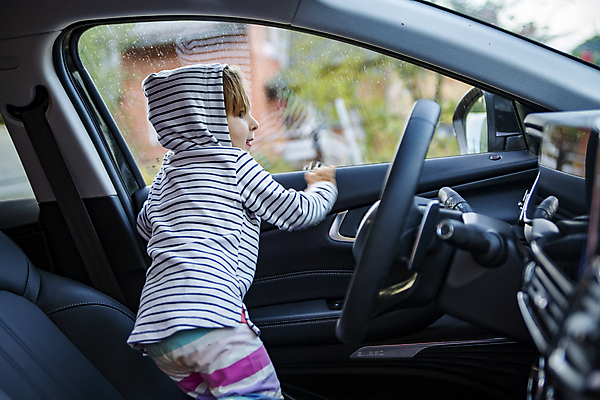 포토 JPG 해외이미지 백인 라이프스타일 교육 행복 도로 어린이 여행 의자 가족 교통시설 자동차 놀이 휴가 한명 사람 소년 학습 기쁨 꿈 운전사 보호 핸들 모험가 발견 걸음마 레이서 몽상가 자동 해외포토 서양인 직업 1 남자 감정 길 육상교통 가구 교통 컨셉 관계 모션 생활 시설 파일형식 이미지허브