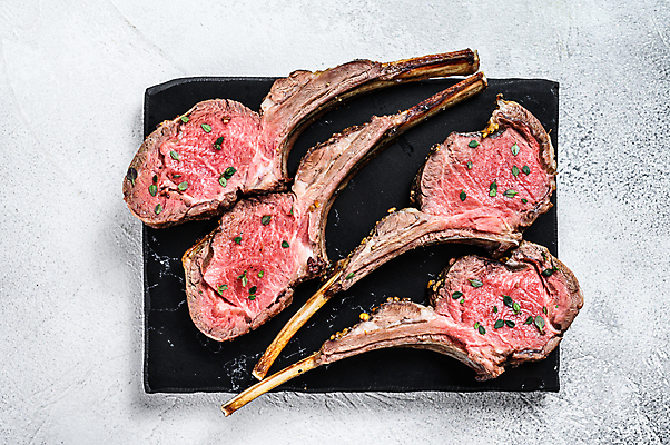 포토 JPG 해외이미지 실내 사람없음 하이앵글 흰배경 양고기 돌판 양갈비 양고기구이 해외포토 뷰포인트 백그라운드 육류 내부 돌_바위 흰색 구이 파일형식 이미지허브