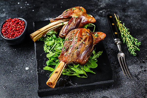 포토 JPG 해외이미지 검은배경 실내 사람없음 양고기 돌판 루꼴라 양고기구이 해외포토 백그라운드 채소 육류 내부 검은색 돌_바위 구이 파일형식 이미지허브