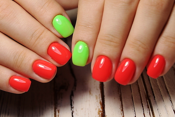 포토 JPG 해외이미지 손 디자인 여자 백그라운드 크리스마스 손가락 미술 사람없음 장식 빨간색 빛 컬러풀 뷰티 유행 흰색 못 손톱관리 손톱 광택 돌봄 아크릴 스타일 해외포토 기념일 컬러 모션 재질 문화예술 사람 신체부위 공구 네일아트 파일형식 이미지허브