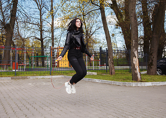 포토 JPG 해외이미지 백인 모델 1 라이프스타일 여자 행복 안경 밧줄 스포츠 백그라운드 신체 갈색머리 건강 한명 미소 사람 성인 야외 운동 뷰티 점프 몸무게 날씬함 연습 스타일 해외포토 서양인 헤어스타일 잡화 감정 줄 모션 표정 생활 몸매 파일형식 이미지허브