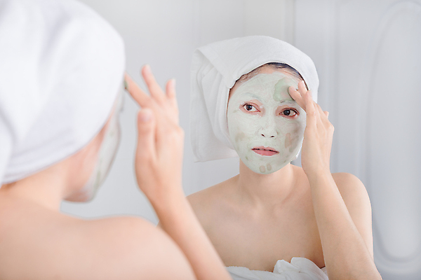 포토 JPG 해외이미지 1 라이프스타일 응시 여자 얼굴 신체 태국 주택 한국 건강 가면 한명 사람 동양인 치료 수건 뷰티 반사 일본 스파 중국 목욕 화장품 거울 욕실 흰색 신선 씻기 피부 크림 순수 피부관리 점토 진흙 닦기 내추럴 돌봄 신청 해외포토 시선 아시아 컬러 컨셉 의학 모션 인종 건물 생활 신체부위 위생용품 청결 파일형식 이미지허브