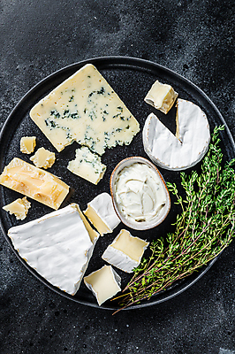 포토 JPG 해외이미지 검은배경 실내 사람없음 하이앵글 안주 백리향 브리치즈 블루치즈 까망베르치즈 와인플래터 해외포토 뷰포인트 백그라운드 치즈 내부 검은색 파일형식 이미지허브