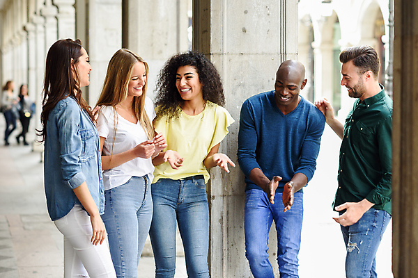 포토 JPG 해외이미지 주간 여자 남자 미소 여러명 상반신 성인 야외 친구 우정 기쁨 성인만 해외포토 자연요소 감정 다수 관계 표정 사람 파일형식 이미지허브