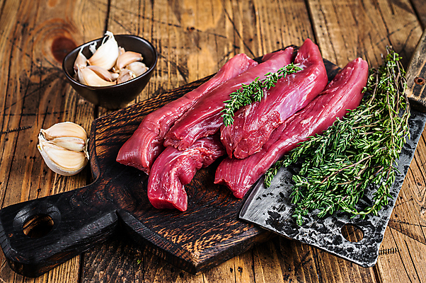 포토 JPG 해외이미지 식재료 실내 마늘 생고기 사람없음 날것 양고기 나무도마 백리향 나무배경 해외포토 백그라운드 채소 도마 육류 내부 목재 파일형식 이미지허브