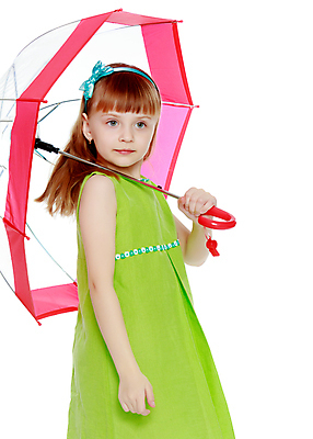 포토 JPG 해외이미지 백인 모델 여자 딸 행복 얼굴 어린이 포즈 우산 날씨 손잡이 한명 미소 사람 물 컬러풀 태양 뷰티 유행 귀여움 보호 작음 날씬함 흰배경 양산 고립 해외포토 자연요소 서양인 1 감정 컬러 백그라운드 컨셉 가족 표정 신체부위 흰색 크기 몸매 파일형식 이미지허브