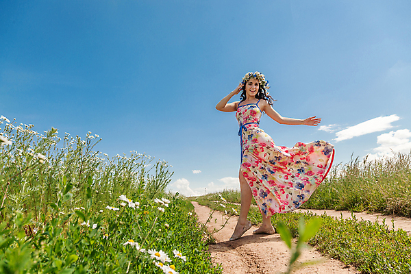 포토 JPG 해외이미지 모델 드레스 여자 꽃 밭 자연 하늘 휴식 건강 한명 사람 풍경 초원 야외 초록색 여름 태양 뷰티 봄 자유 시골 해외포토 자연요소 식물 1 옷 계절 컬러 컨셉 농업 생태계 파일형식 이미지허브