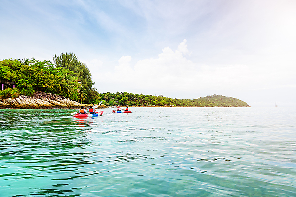 포토 JPG 해외이미지 딸 바다 섬 여행 가족 태국 자연 엄마 아침 휴가 휴식 국립공원 사람 동양인 풍경 여러명 야외 물 여름 햇빛 여행객 보트 4 그룹 아빠 휴양지 카누 카약 석호 내추럴 해외포토 주간 자연요소 계절 공원 아시아 다수 컨셉 배_교통 관계 인종 태양 숫자 장소 수상스포츠 생태계 파일형식 이미지허브