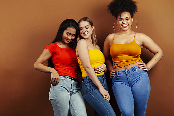 포토 JPG 해외이미지 백인 라이프스타일 여자 행복 문화 백그라운드 갈색머리 함께함 웃음 사람 동양인 이벤트 성인 10대 세명 컬러풀 글로벌 파티 유행 검은색 우정 활발 기쁨 흰색 도시 그룹 다문화 긍정 다인종 다민족 해외포토 서양인 헤어스타일 감정 컬러 컨셉 청소년 표정 인종 생활 친구 사회이슈 파일형식 이미지허브