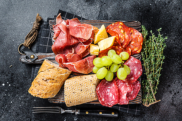 포토 JPG 해외이미지 빵 검은배경 치즈 실내 사람없음 하이앵글 청포도 햄 백리향 프로슈토 해외포토 음식 뷰포인트 백그라운드 포도 유제품 육류 내부 검은색 파일형식 이미지허브