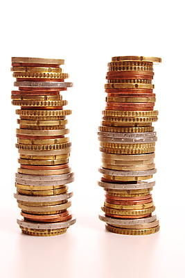 포토 JPG 해외이미지 유럽 백그라운드 지폐 돈 비즈니스 성공 사람없음 금융 경제 동전 저축 유로 흰색 변화 시장 재산 구매 은색 주식 가격 무역 투자 상업 만들기 이익 가치 보물 계산서 대출 세금 센트 수입 예산 자금 비용 해외포토 나라 산업 컬러 컨셉 모션 쇼핑 파일형식 이미지허브