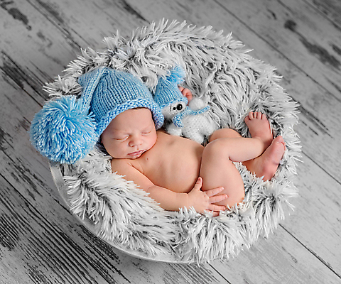 포토 JPG 해외이미지 백인 인형 털모자 한명 사람 파란색 바구니 아기 신생아 잠 담요 니트 해외포토 서양인 모자_잡화 1 컬러 상의 파일형식 이미지허브