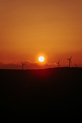 포토 JPG 해외이미지 실루엣 하늘 사람없음 야외 태양 일몰 풍력에너지 야간 해외포토 자연요소 촬영기법 노을 그린에너지 파일형식 이미지허브