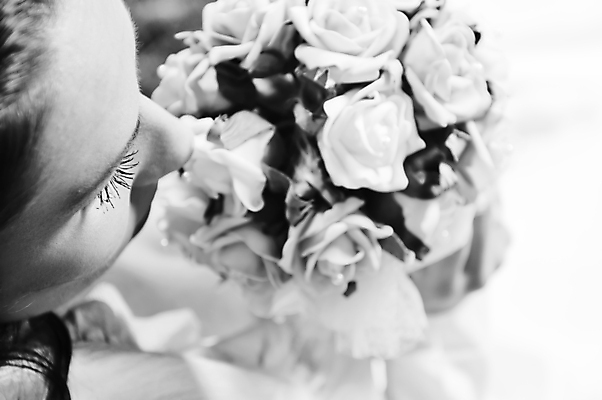 포토 JPG 해외이미지 백인 모델 1 라이프스타일 손 드레스 여자 꽃 행복 얼굴 꽃다발 결혼 자연 결혼식 천사 사랑 미소 사람 성인 사람없음 야외 여름 뷰티 유행 일몰 산책 꿈 흰색 아내 베일 무료 혼자 해외포토 서양인 식물 옷 계절 감정 컬러 휴식 표정 이벤트 생활 신체부위 노을 생태계 파일형식 이미지허브