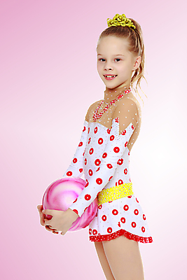 포토 JPG 해외이미지 응시 여자 어린이 공 한명 서기 미소 들기 소녀 상반신 옆모습 리듬체조 리듬체조선수 체조복 소녀한명만 분홍색배경 해외포토 1 시선 옷 스포츠 뷰포인트 분홍색 백그라운드 모션 운동선수 표정 사람 여자한명만 소녀만 파일형식 이미지허브