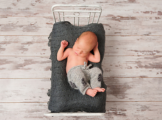 포토 JPG 해외이미지 백인 남자 아들 한명 사람 침대 아기 신생아 잠 남자아기한명만 해외포토 서양인 1 가구 가족 남자한명만 남자아기만 파일형식 이미지허브