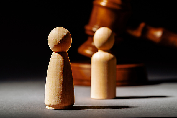 포토 JPG 해외이미지 검은배경 실내 사람없음 말_게임 오브젝트 법 의사봉 이혼 해외포토 백그라운드 내부 검은색 게임 파일형식 이미지허브