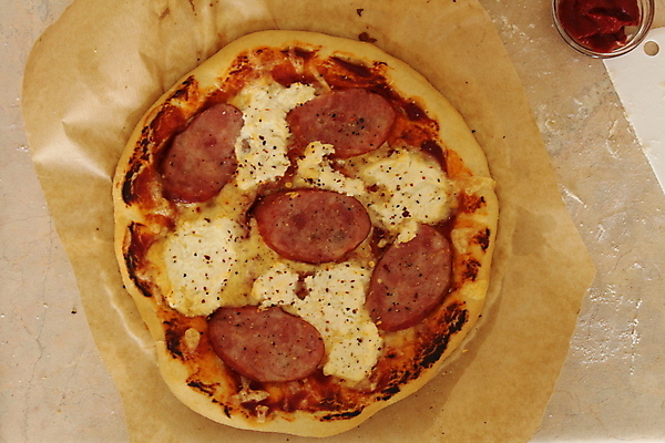 포토 JPG 해외이미지 전통 포스터 음식 조각 백그라운드 토마토 부분 치즈 피자 마늘 육류 요리 사람없음 식사 저녁식사 이탈리아 껍질 흰색 신선 뜨거움 원형 소시지 맛 폐기물 굽기 먹기 심볼 오브젝트 속도 매움 슬라이스 반죽 성분 점심식사 고립 모짜렐라치즈 살라미 페퍼로니 해로움 핸드메이드 카피스페이스 맛있는 해외포토 도형 유럽 컬러 컨셉 채소 식재료 모션 유제품 패스트푸드 서양음식 공백 가공식품 쓰레기 구이 파일형식 이미지허브