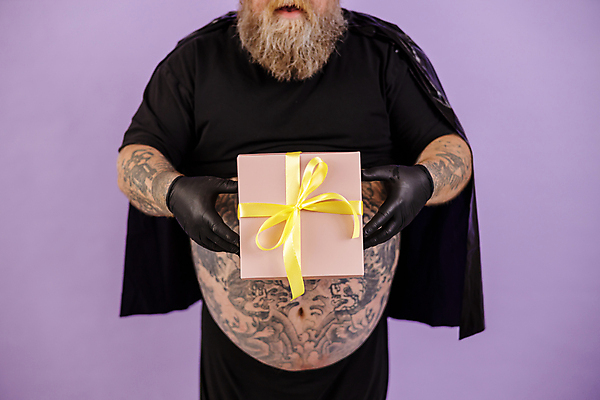 포토 JPG 해외이미지 라이프스타일 남자 행복 백그라운드 신체 다이어트 놀이 휴가 수염 기념 건강 관리 선물 한명 정장 이벤트 성인 농작물 상자 보라색 검은색 축제 잡기 닫기 중앙 몸무게 망토 플러스 가득함 비만 흥분 치수 영웅 돌봄 해외포토 1 기호 옷 감정 컬러 농업 모션 사람 생활 몸매 파일형식 이미지허브