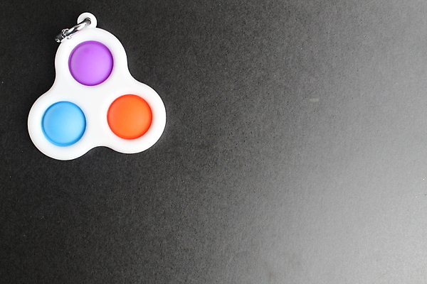 포토 JPG 해외이미지 교육 어린이 백그라운드 컨셉 무지개 손가락 놀이 휴식 스트레스 사람없음 컬러풀 장난감 유행 유치원 거품 게임 감각 플라스틱 오브젝트 팝아트 회전 실리콘 인기 파스텔톤 팝 해외포토 자연요소 손 컬러 재질 사람 그림 파일형식 이미지허브