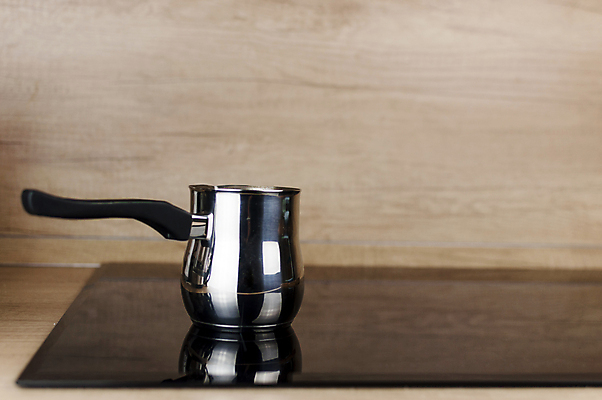 포토 JPG 해외이미지 식기 디자인 음식 가구 유리 탁자 주방용품 아침 휴가 주택 실내 요리 사람없음 내부 반사 우주 금속 주방 어둠 장비 냄비 난로 오브젝트 국자 준비 냉장고 스테인레스 해외포토 주간 생활용품 재질 건물 가전제품 솥 난방기 파일형식 이미지허브