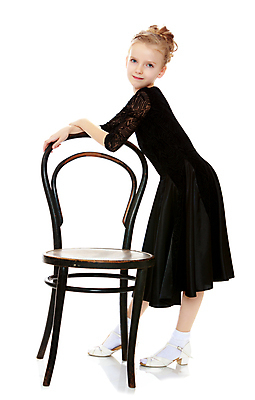 포토 JPG 해외이미지 응시 여자 어린이 의자 한명 기댐 잡기 흰배경 소녀한명만 해외포토 1 시선 가구 백그라운드 모션 사람 흰색 여자한명만 소녀만 파일형식 이미지허브