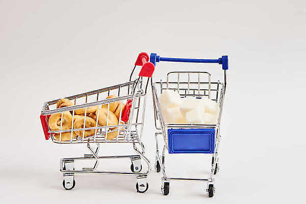 포토 JPG 해외이미지 실내 사람없음 쇼핑 쇼핑카 미니어처 각설탕 오브젝트 흰배경 베이글 해외포토 빵 백그라운드 내부 모형 카트 흰색 설탕 파일형식 이미지허브