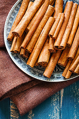 포토 JPG 해외이미지 접시 음식 백그라운드 재료 탁자 디저트 건조 요리 사람없음 장식 갈색 주방 조미료 막대기 달콤 향신료 오브젝트 향 시나몬 해외202004 해외포토 식기 컬러 가구 맛 향미료 파일형식