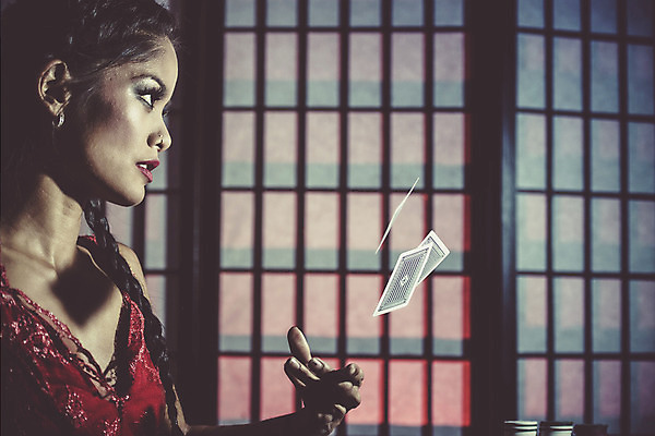 포토 JPG 해외이미지 여자 행복 돈 놀이 탁자 성공 한명 섹시 쌓기 검은색 거래 게임 직물 우승 행운 재산 도박 계획 위험 카지노 기회 포커 중독 잭팟 플레이어 해외202004 해외포토 1 감정 컬러 가구 컨셉 모션 사람 금융 최고 트럼프 파일형식