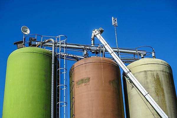 포토 JPG 해외이미지 식물 산업 음식 농업 비즈니스 건축양식 공장 자연 하늘 옥수수 사람없음 야외 건물 초록색 여름 파란색 빛 농장 탑 상점 금속 수확 업무 원형 제조 보호 주식 큼 낟알 컨테이너 밀 창고 시설 파이프 탱크 수납 밭일 사일로 철강 공급 해외202004 해외포토 도형 건축물 계절 건축 컬러 컨셉 공업 재질 곡류 금융 작업 크기 생태계 파일형식