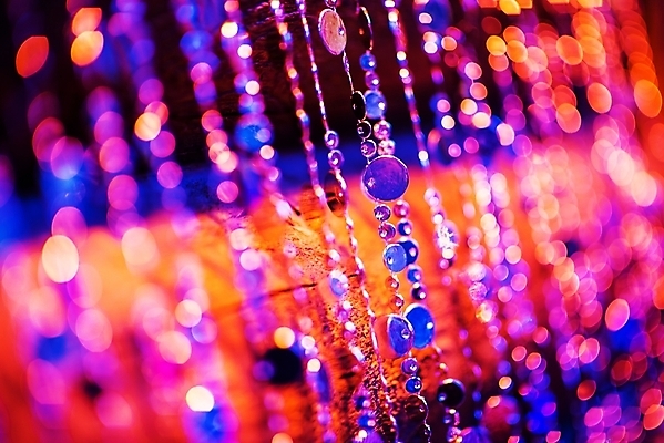 포토 JPG 해외이미지 밧줄 분홍색 백그라운드 휴가 사람없음 장식 가로 빛 금속 소프트포커스 보석 블러 해외202004 해외포토 줄 컬러 재질 촬영기법 광석 파일형식