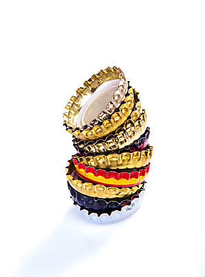 포토 JPG 해외이미지 1 조각 2 왕관 손잡이 사람없음 3D 펼침 추위 알코올 신선 바 오픈 액체 정상 만취 사인 만들기 가스 캡모자 해외202004 해외포토 모자_잡화 모션 디지털합성 술취함 파일형식