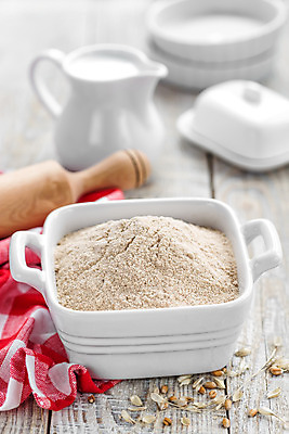 포토 JPG 해외이미지 음식 백그라운드 재료 탁자 요리 사람없음 목재 주방 흰색 준비 날것 반죽 밀가루 핸드메이드 통밀 해외202004 해외포토 나무 컬러 가구 가루 밀 파일형식