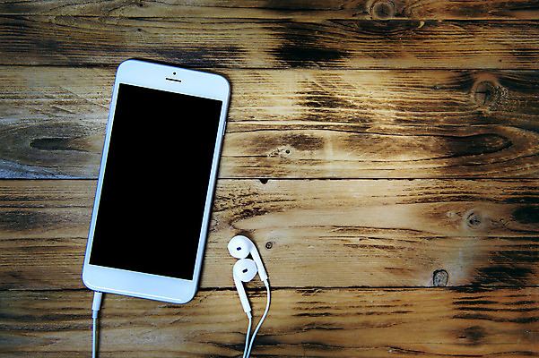 포토 JPG 해외이미지 음악 백그라운드 노래 모바일 사람없음 스마트폰 유행 디지털 헤드폰 소리 듣기 장비 흰색 닫기 소프트포커스 작음 휴대용 플라스틱 영화 묘사 오브젝트 전자 오디오 철사 깊이 뮤지컬 플레이어 해외202004 해외포토 컬러 음향기기 모션 재질 문화예술 촬영기법 전자제품 핸드폰 스마트기기 크기 파일형식