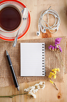 포토 JPG 해외이미지 디자인 종이 커피 음료 백그라운드 아이디어 사람없음 펜 다이어리 공책 공백 카페 기록 복고 페이지 해외202004 해외포토 컨셉 문구용품 필기구 상점 사무용품 파일형식