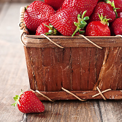 포토 JPG 해외이미지 과일 딸기 사람없음 바구니 가득함 담기 과일바구니 해외202004 해외포토 모션 파일형식