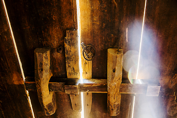 포토 JPG 주간 한옥 사람없음 야외 햇빛 경상북도 잠금 대문 안동 국내포토 자연요소 한국전통 고건축 태양 문 경상도 보안 파일형식