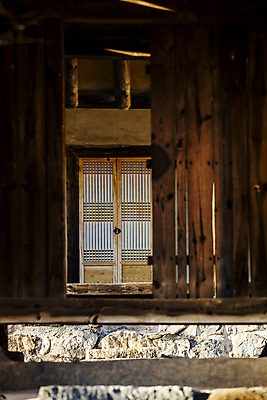 포토 JPG 주간 한옥 사람없음 야외 소프트포커스 경상북도 대문 창호문 안동 국내포토 자연요소 한국전통 고건축 촬영기법 문 경상도 파일형식