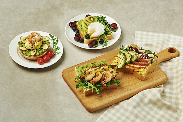 포토 JPG 스튜디오촬영 접시 방울토마토 회색배경 새우 실내 키위 사람없음 체리 아침식사 사과 천 식빵 체크무늬 블루베리 슬라이스 브런치 아보카도 건강식 과카몰리 나무도마 루꼴라 수란 오픈샌드위치 국내포토 식기 음식 빵 백그라운드 무늬 토마토 채소 과일 도마 샌드위치 갑각류 내부 목재 식사 회색 직물 소스_음식 파일형식