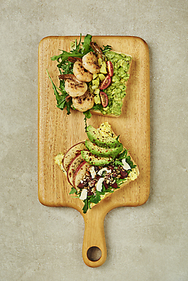 포토 JPG 스튜디오촬영 방울토마토 회색배경 치즈 새우 실내 키위 사람없음 하이앵글 아침식사 사과 식빵 슬라이스 브런치 아보카도 건강식 과일조각 과카몰리 나무도마 루꼴라 스프레드 오픈샌드위치 국내포토 음식 빵 뷰포인트 조각 백그라운드 토마토 채소 과일 유제품 도마 샌드위치 갑각류 내부 목재 식사 회색 소스_음식 파일형식