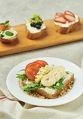 포토 JPG 스튜디오촬영 토마토 방울토마토 회색배경 딸기 바나나 실내 사람없음 견과류 아침식사 바게트 천 식빵 생크림 블루베리 슬라이스 브런치 건강식 루꼴라 스크램블 크림치즈 오픈샌드위치 국내포토 음식 빵 백그라운드 채소 과일 치즈 샌드위치 내부 식사 회색 직물 계란요리 크림 파일형식