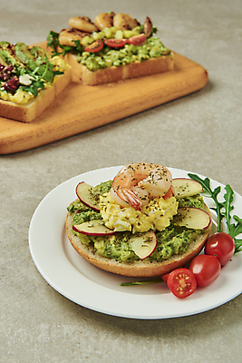 포토 JPG 스튜디오촬영 접시 방울토마토 회색배경 새우 실내 사람없음 아침식사 사과 식빵 슬라이스 브런치 베이글 건강식 과카몰리 나무도마 루꼴라 베이글샌드위치 오픈샌드위치 국내포토 식기 음식 빵 백그라운드 토마토 채소 과일 도마 샌드위치 갑각류 내부 목재 식사 회색 소스_음식 파일형식