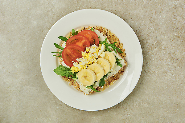 포토 JPG 스튜디오촬영 접시 토마토 회색배경 바나나 실내 사람없음 하이앵글 견과류 아침식사 식빵 슬라이스 브런치 건강식 루꼴라 스크램블 크림치즈 오픈샌드위치 국내포토 식기 음식 빵 뷰포인트 백그라운드 채소 과일 치즈 샌드위치 내부 식사 회색 계란요리 파일형식