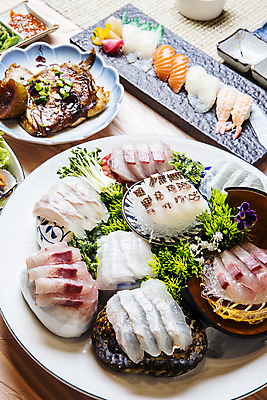 포토 JPG 접시 음식 실내 사람없음 생선회 회 충청남도 종지 모듬초밥 일본음식 국내포토 그릇 식기 내부 초밥 충청도 모듬 파일형식