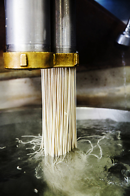 포토 JPG 서울 실내 사람없음 물 기계 면 만들기 냉면 면발 평양냉면 국내포토 자연요소 한식 모션 여름음식 한국 내부 파일형식 북한음식